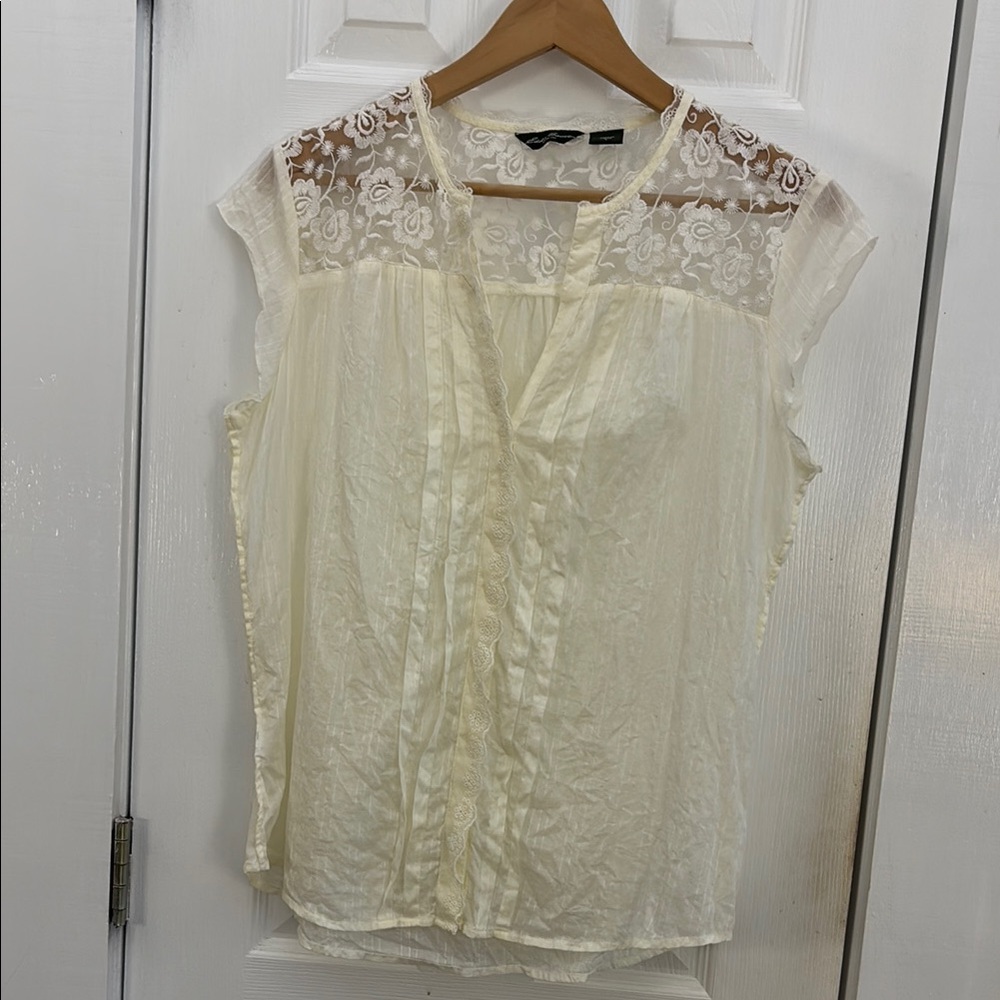 Eddie Bauer LG Cream Lace Women's Top, flutter ruffle sleeve , sheer lace yoke
